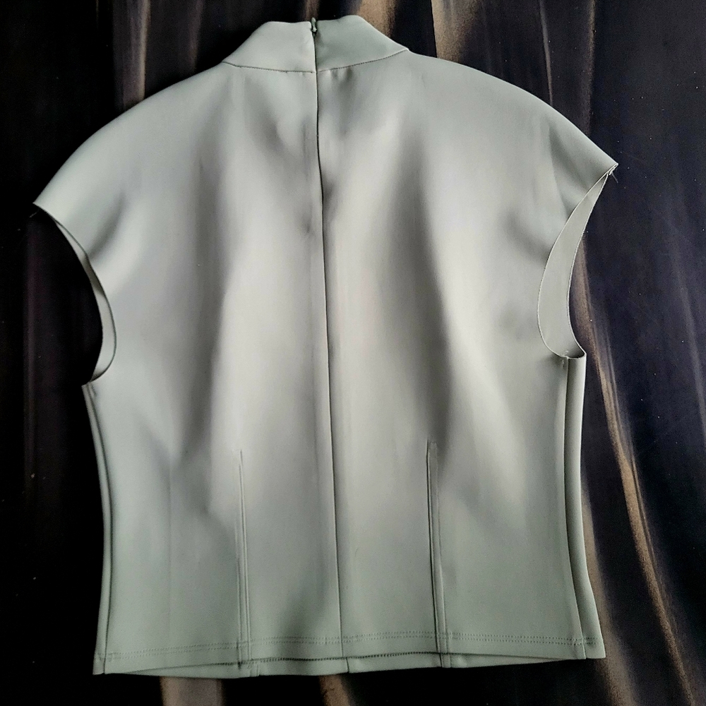 EXPRESS Crop Top - Picture 2 of 3